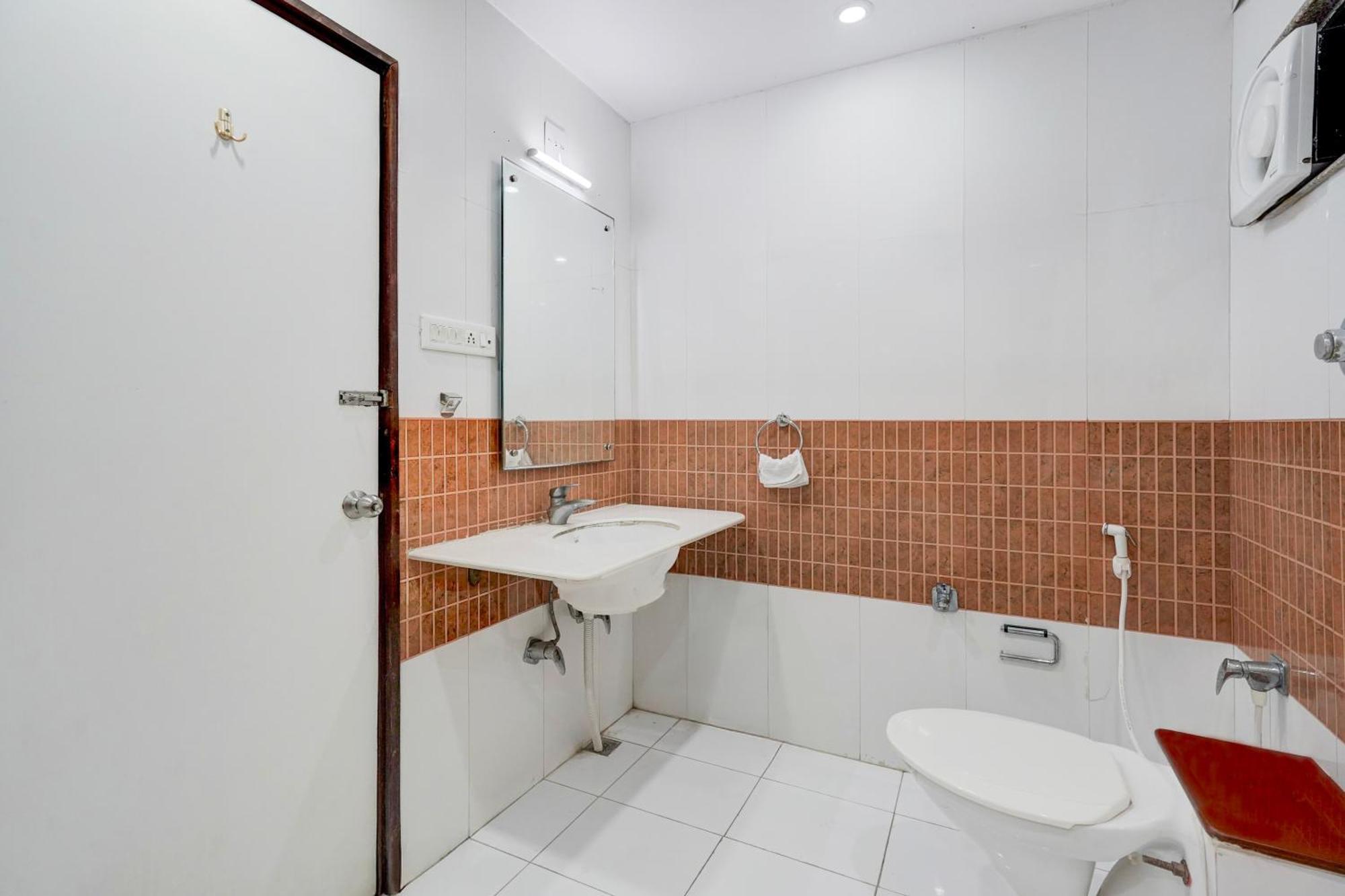 Super Townhouse Mg Road Porbandar Formerly Hotel Harmony Εξωτερικό φωτογραφία
